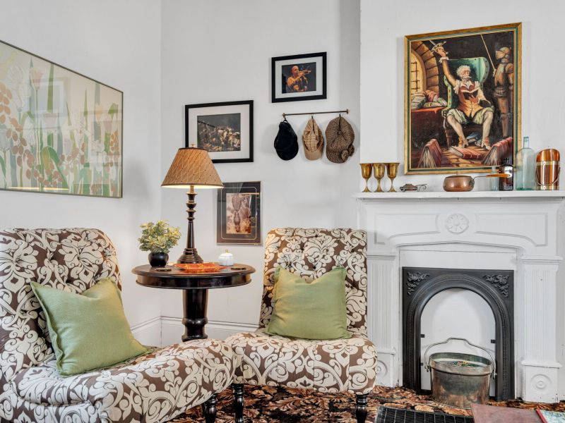 Art-filled lounge w/ timeless details around every corner.