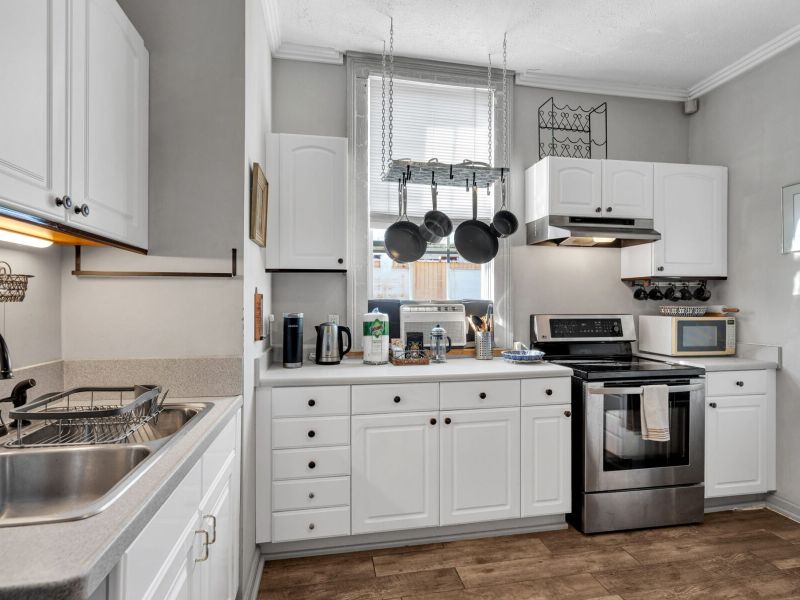 Fully equipped kitchen ready for your home-cooked meals.