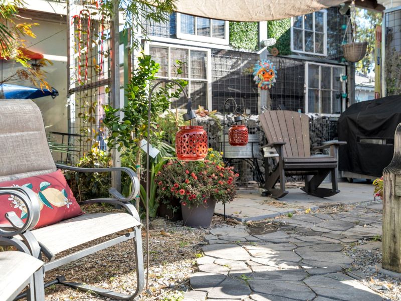 Tucked-away courtyard retreat where the city feels far away.